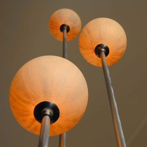Floor lamps located next to a wall attract the eye and increase the sense of space.